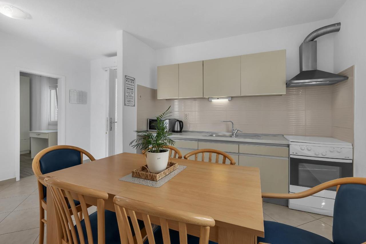 Apartments By The Sea Podgora, Makarska - 2596 Exterior photo